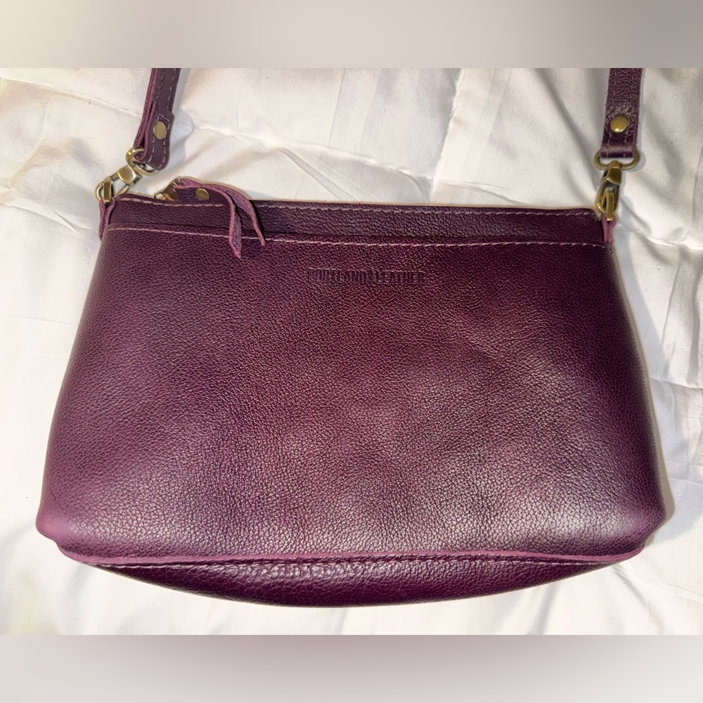 Portland Leather Poppy Classic Bag in Plum EUC - Picture 2 of 9